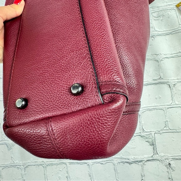 Coach burgundy red boho pose with 3 pockets and chain handle - Picture 13 of 15